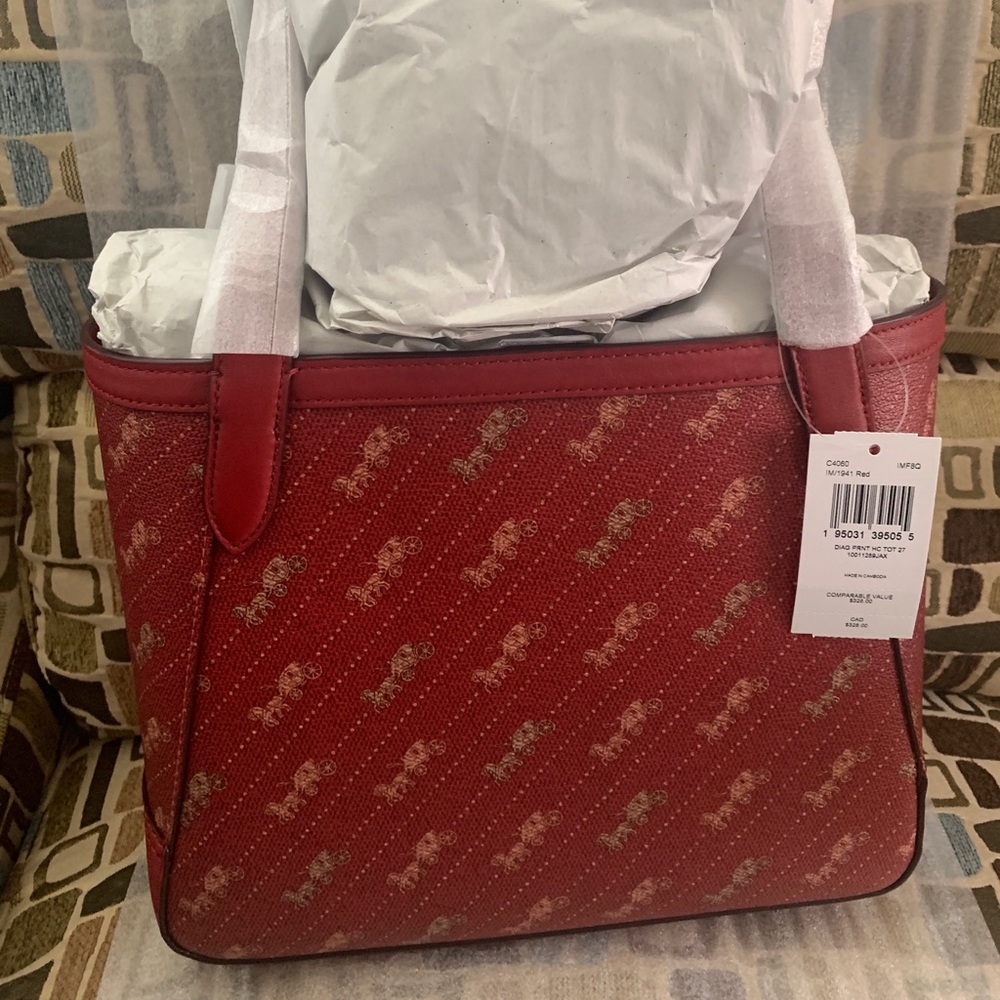 TOTE 27 WITH HORSE AND CARRIAGE DOT PRINT! NWT